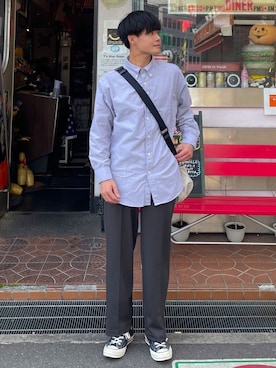「UNIQLO（ユニクロ）のプレミアムリネンシャツ（長袖）（シャツ/ブラウス、グレー系）」を使った、YUYAさん（メンズ・172cm）の春コーディネート