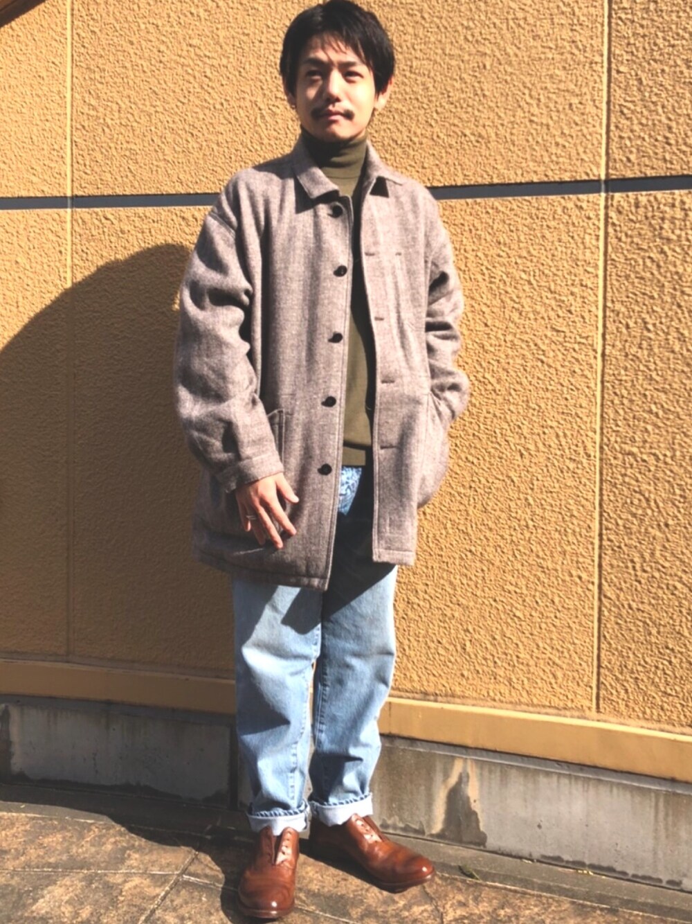 「秋冬コーデ、ブラウン、ジョンブル　プライベート　ラボ(Johnbull Private labo)、ジョンブル、Johnbull Private labo、johnbull、大人コーデ、低身長、タートルネック、ベージュ」｜「Johnbull Private laboのアイテム（ジャケット/アウター、ベージュ系）」を使った、あきよさん（メンズ・163cm）の秋コーディネートの1枚目の写真