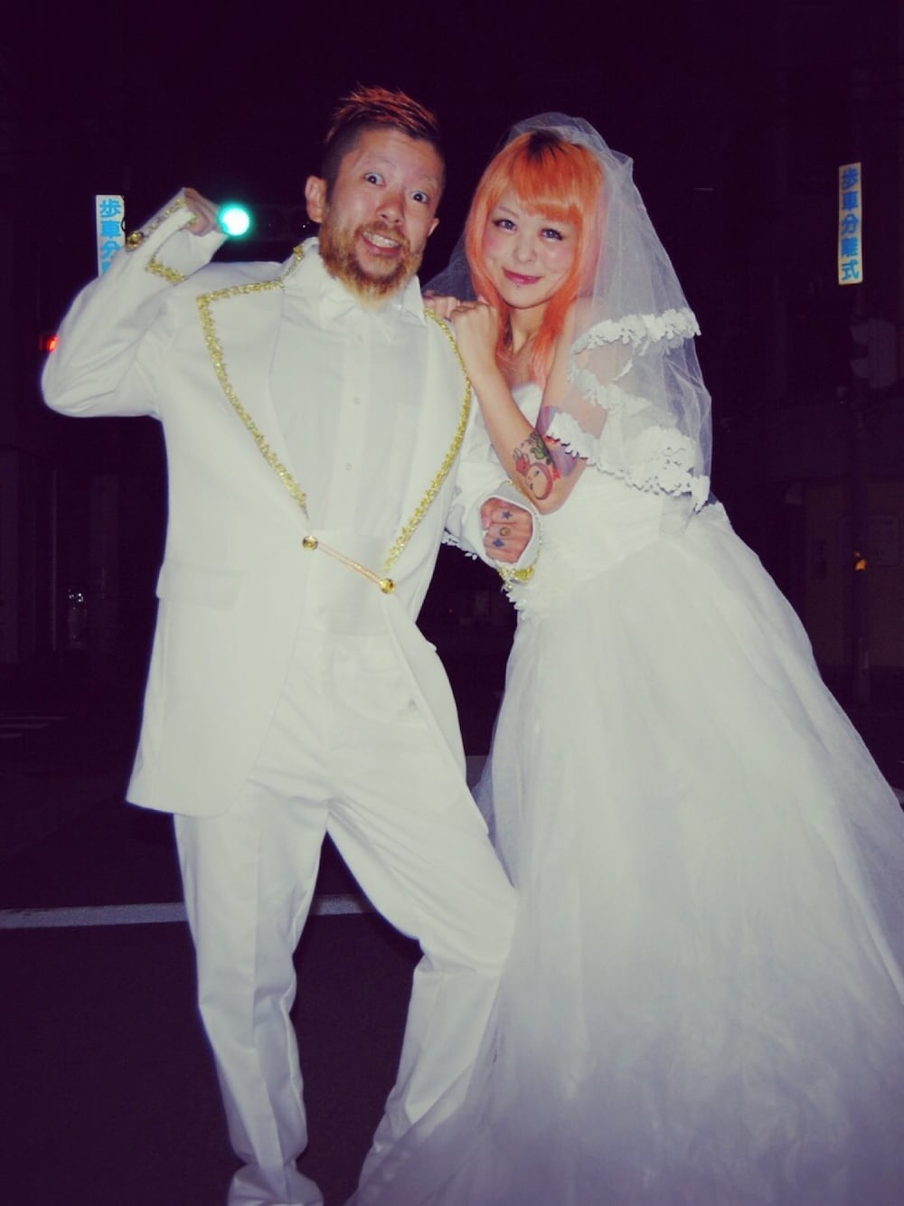 「結婚式、ウェディングドレス、ウェディング、タキシード、記念日、結婚記念日、LOVE、夫婦、夫婦写真」｜「ウェディングドレスのアイテム（ドレス、ホワイト系）」を使った、しおちゃんさん（レディース・155cm）の秋コーディネートの1枚目の写真