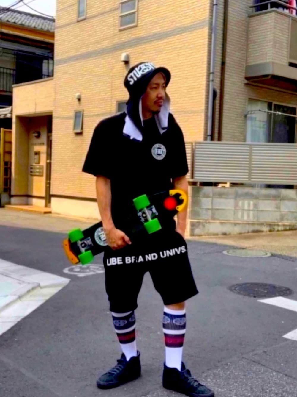 「ストリート、スニーカー、ハーフパンツ、ハット、VANS、FESN laboratory、FESN、LIBE、LIBE BRAND UNIVS、スケーター、JAG」｜「VANSのアイテム（スニーカー、ブラック系）」を使った、JAGさん（メンズ・177cm）の夏コーディネートの1枚目の写真