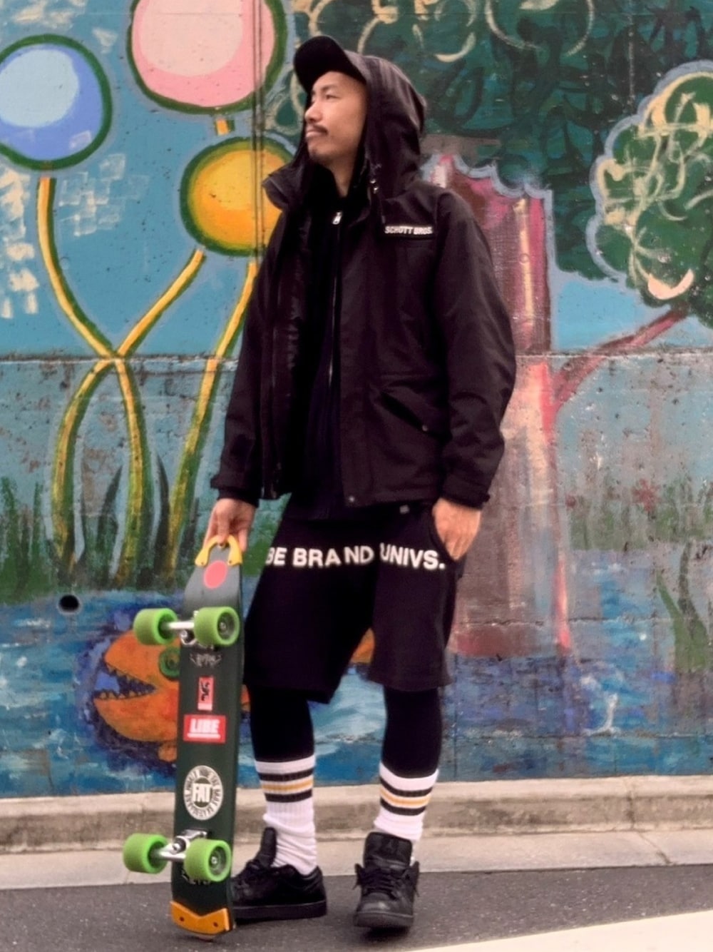 「ストリート、ワントーンコーデ、シンプル、ブラック、スケータースタイル、スニーカー、LIBE、LIBEBRANDUNIVS、FESN、FESN laboratory、JAG」｜「AIR JORDANのアイテム（スニーカー、ブラック系）」を使った、JAGさん（メンズ・177cm）の秋コーディネートの1枚目の写真