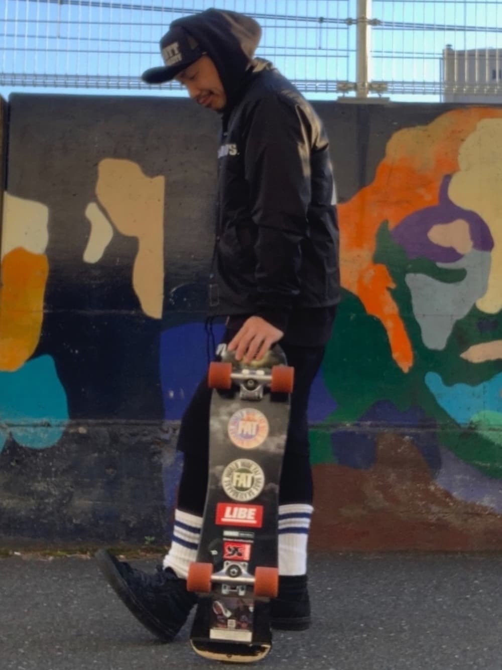 「シンプル、street、オールブラック、ブラック、スケータースタイル、ストリート、LIBE、LIBEBRANDUNIVS、FESN、FESN laboratory、JAG」｜「VANSのVANS ヴァンズ SK8-HI PRO スケートハイ プロ VN000VHG1OJ 16SP BLACKOUT（スニーカー、ブラック系）」を使った、JAGさん（メンズ・177cm）の冬コーディネートの1枚目の写真