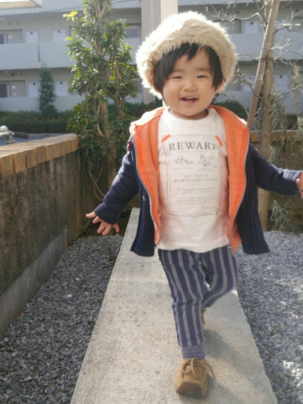 「男の子コーデ、プチプラ、1歳、1歳9ヶ月、kidsfashion、カーディガン、ロシアン帽、ストライプパンツ、ベスト、モカシン」｜「URBAN RESEARCHのアイテム（ハンチング/ベレー帽、ベージュ系）」を使った、*そうまりこ*さん（キッズ・80cm）の冬コーディネートの1枚目の写真