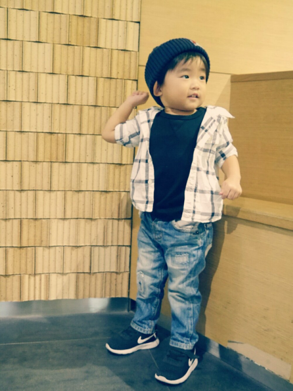 「カジュアルコーデ、シャツ、チェックシャツ、ダメージデニム、ダメージデニムパンツ、スニーカー、ニット帽、GAP、ZARA、西松屋」｜「BEN DAVISの【BEN DAVIS】ケーブルワッチキャップ（ニットキャップ/ビーニー、ブルー系）」を使った、*そうまりこ*さん（キッズ・90cm）の秋コーディネートの1枚目の写真