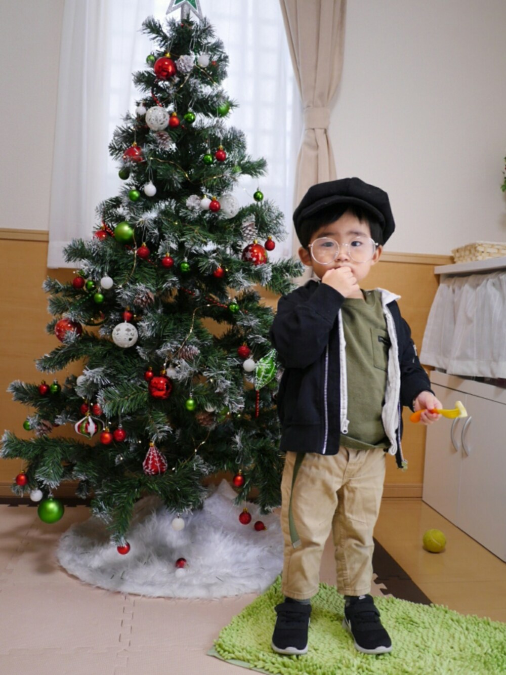 「グリーンフェス❺、冬コーデ、MA-1、キャスケット、丸メガネ、futafuta BLACK CLOSET、チノパン、H&M、グローバルワーク(GLOBAL WORK)、GAP」｜「MilkyWayのアイテム（キャスケット、ブラック系）」を使った、*そうまりこ*さん（キッズ・90cm）の冬コーディネートの1枚目の写真