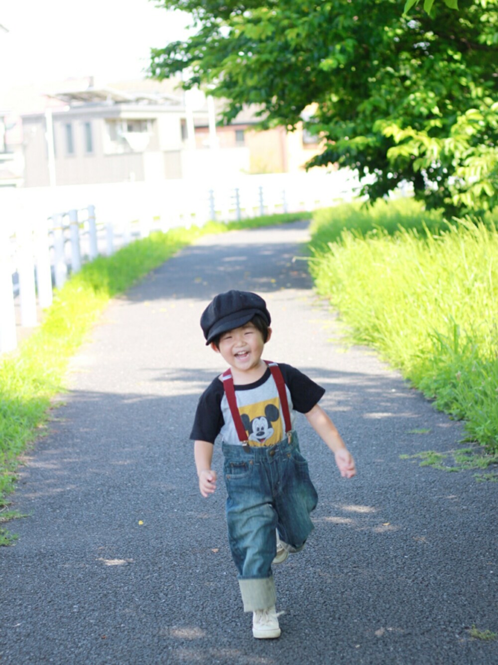 「ともちゃんおめでとう、お祝いリンク、レトロ、ミッキー、ミッキーT、リーバイス、サスペンダー、コンバース、キャスケット、デニムパンツ」｜「MILKYWAYのアイテム（ハンチング/ベレー帽、ブラック系）」を使った、*そうまりこ*さん（キッズ・90cm）の夏コーディネートの1枚目の写真