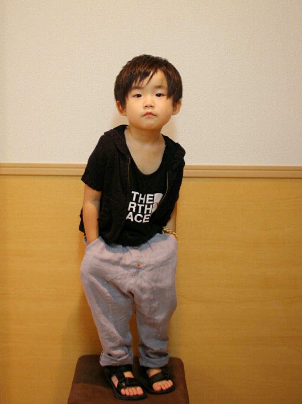 「タンクトップ、韓国子供服、半袖パーカー、ゆるパンツ、ゆるゆる、ハーレムパンツ、サルエルパンツ、ZARA、スポーツサンダル、モノトーン」｜「COMME CA ISMのアイテム（パーカー、ブラック系）」を使った、*そうまりこ*さん（キッズ・90cm）の夏コーディネートの1枚目の写真