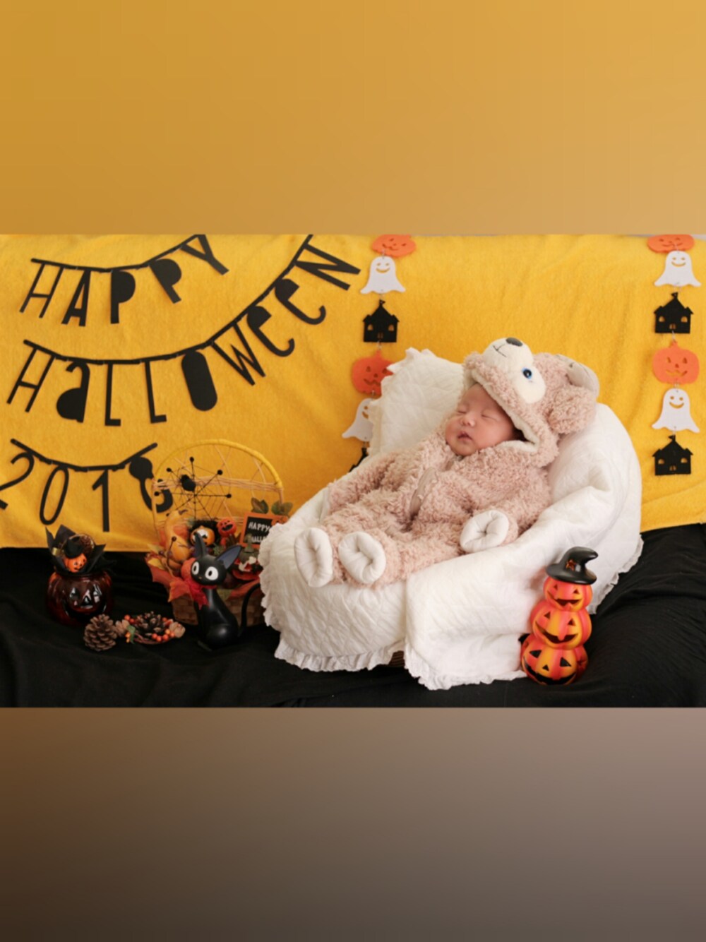 「wearhalloween2018、シェリーメイ、Duffy、Dハロ、ディズニーハロウィン、仮装、ハロウィン、きぐるみ、ベビーコーデ、1ヶ月」｜「Handmadeのアイテム（オールインワン・サロペット、ベージュ系）」を使った、*そうまりこ*さん（キッズ・90cm）の秋コーディネートの1枚目の写真