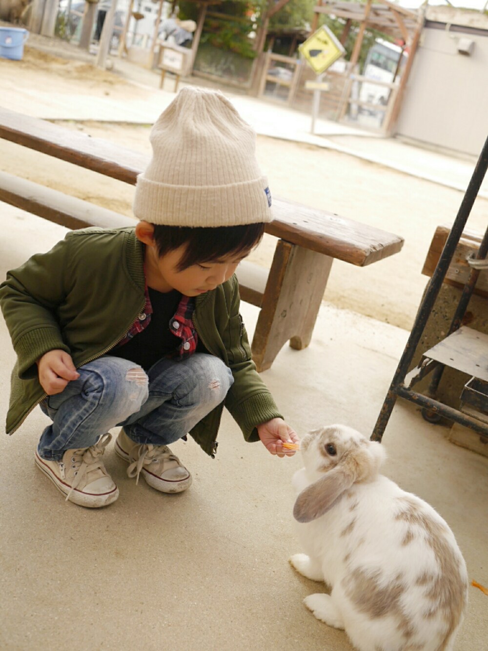 「MA-1、チェツクシャツ、converse、デニムパンツ、ニット帽、カジュアルコーデ、アメカジ、antiqua、petit main、4ヶ月着回しチャレンジ中」｜「しまむらのアイテム（ニットキャップ/ビーニー、ベージュ系）」を使った、*そうまりこ*さん（キッズ・90cm）の冬コーディネートの1枚目の写真