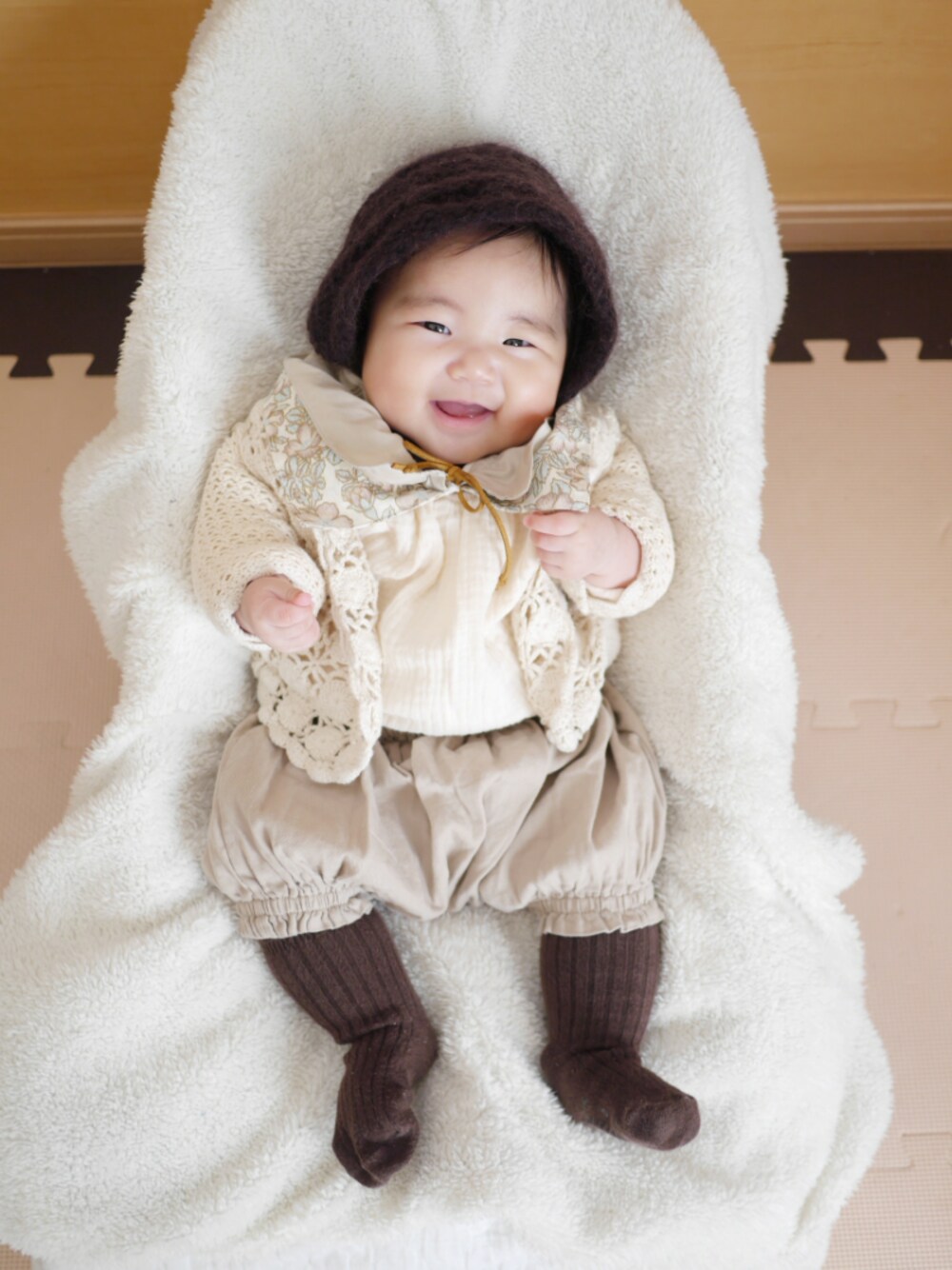 「チョコ色に染まれ、ボンネット、ブラウン、女の子コーデ、ベビーコーデ、韓国子供服、bonpoint、かぼちゃパンツ、つけ襟、リブソックス」｜「Bonpointのアイテム（帽子、ブラウン系）」を使った、*そうまりこ*さん（キッズ・90cm）の冬コーディネートの1枚目の写真