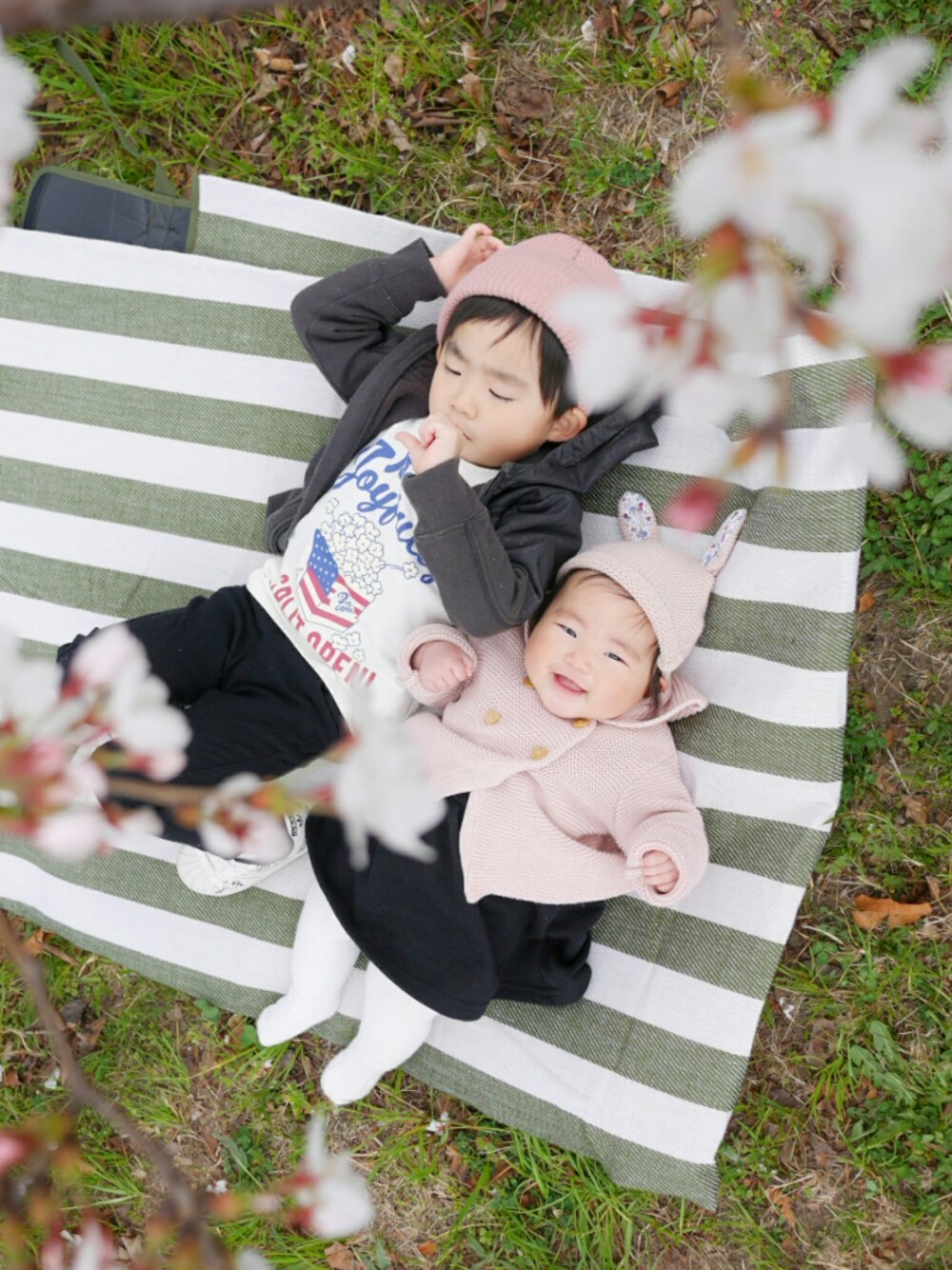 「勝手に一人桜祭り2019、ピンクフェス5、ピンクコーデ、お花見、兄妹、devirock、黒スキニー、イースター、平成最後のWEARISTAセンバツ、おしゃれさんと繋がりたい」｜「颯馬コーデのアイテム（ラッピングキット、その他）」を使った、*そうまりこ*さん（キッズ・90cm）の春コーディネートの1枚目の写真