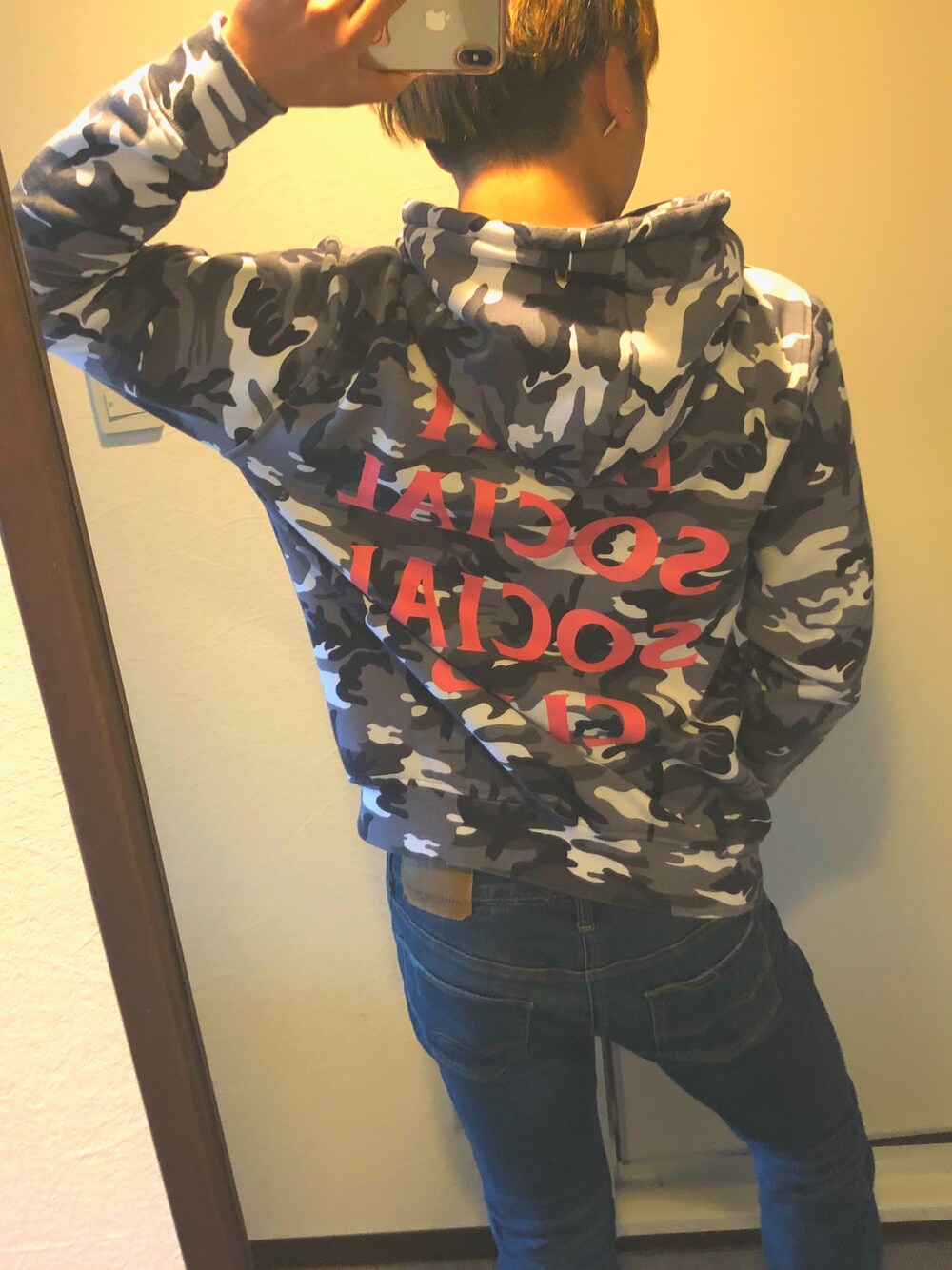 「ANTI SOCIAL SOCIAL CLUBのアイテム（スウェット、グレー系）」を使った、ℛ君さん（メンズ・168cm）の冬コーディネートの1枚目の写真