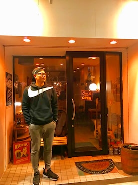 「NIKE SPORTSWEAR（ナイキスポーツウェアー）のアイテム（その他パンツ）」を使った、ごっちんさん（メンズ・179cm）の秋コーディネート