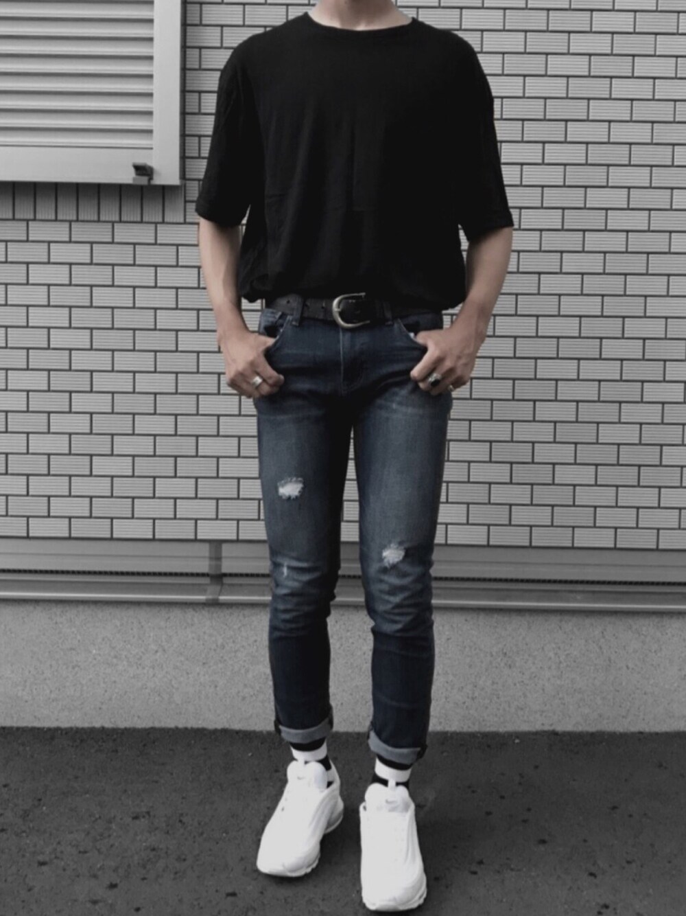 「エアマックス、エアマックス97、AIR MAX、AIRMAX97、今日のコーデ、오오티디、スキニー、ブラックコーデ、UNIQLO、H&M」｜「NIKEのアイテム（スニーカー、ホワイト系）」を使った、おちあい かもんさん（メンズ・176cm）の夏コーディネートの1枚目の写真