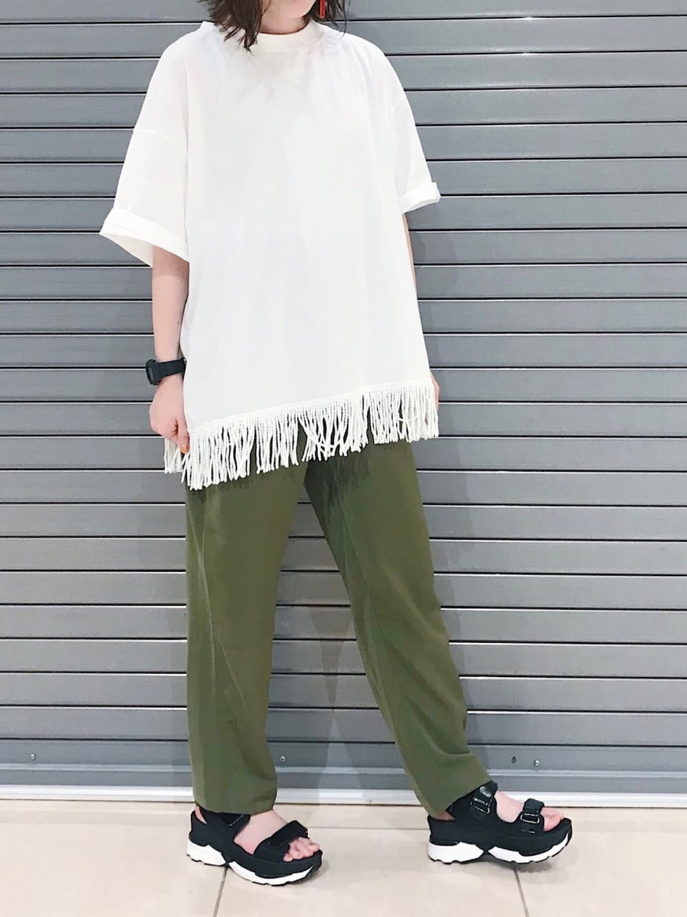 「JEANASiS、HARE、フリンジ、カーキ、サンダル、カジュアル、ラクチンコーデ、夏セールで買いました」｜「JEANASISのスソフリンジBIGTEE/795382（Tシャツ/カットソー、ホワイト系）」を使った、mireiさん（レディース・158cm）の夏コーディネートの1枚目の写真