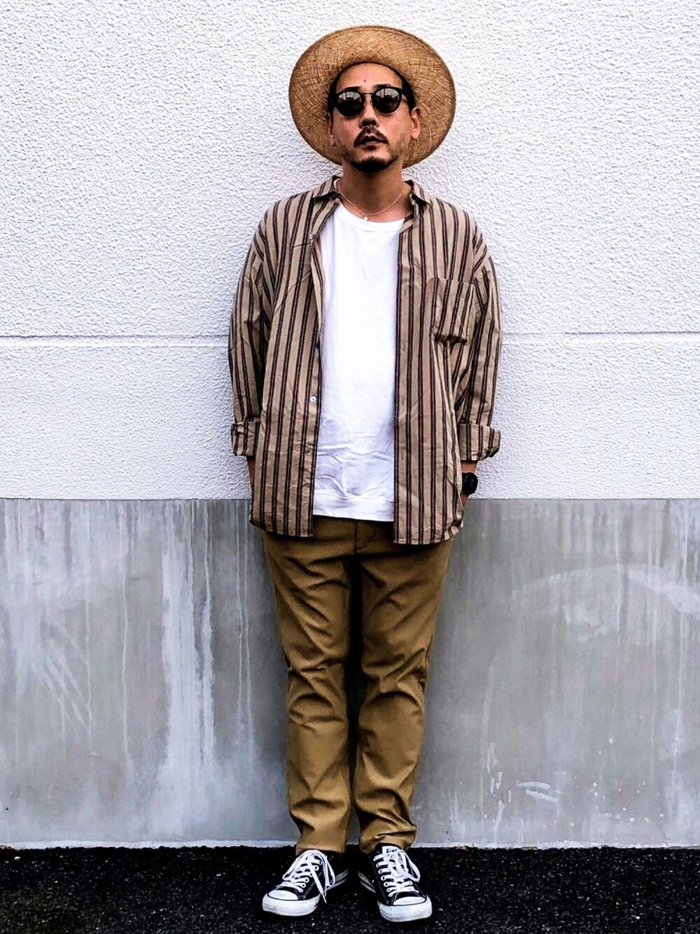 「ｏｒｏｂｉａｎｃｏ、オロビアンコ、ネックレス、ストライプシャツ、リラックススタイル、LEE、チノパン、converse、ベージュ、麦わら帽子」｜「Revo.のRevo. ビッグシルエット ミニ裏毛 プルオーバー［2019SS］（Tシャツ/カットソー、ホワイト系）」を使った、KOTAさん（メンズ・173cm）の春コーディネートの1枚目の写真