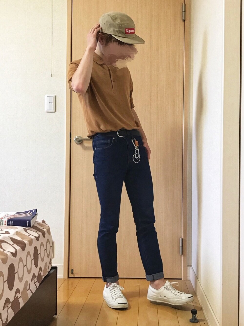 「UNIQLO、GU、夏コーデ、ラフ、ベージュ、supreme、Hender Scheme、ジャックパーセル、低身長、タックイン」｜「Supreme のアイテム（キャップ、ベージュ系）」を使った、えぐさん（メンズ・165cm）の夏コーディネートの1枚目の写真
