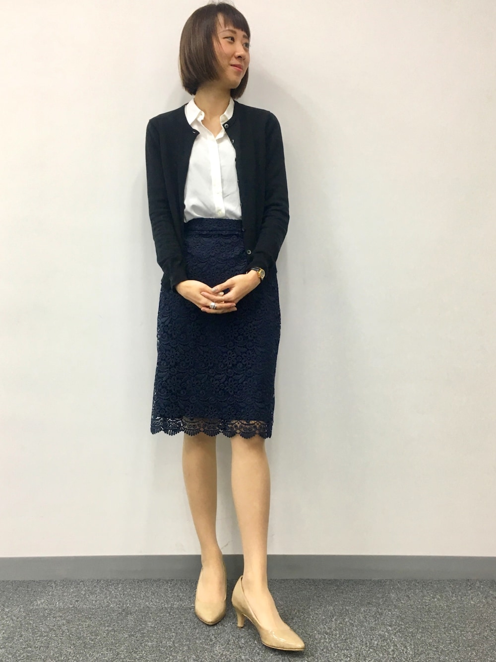 「きれいめカジュアル、パンプス、レーススカート、オフィスカジュアル、UNIQLO、ユニクロ」｜「UNIQLOのレーススカート＋（スカート、ブルー系）」を使った、こいろん(･･)さん（レディース・165cm）の春コーディネートの1枚目の写真