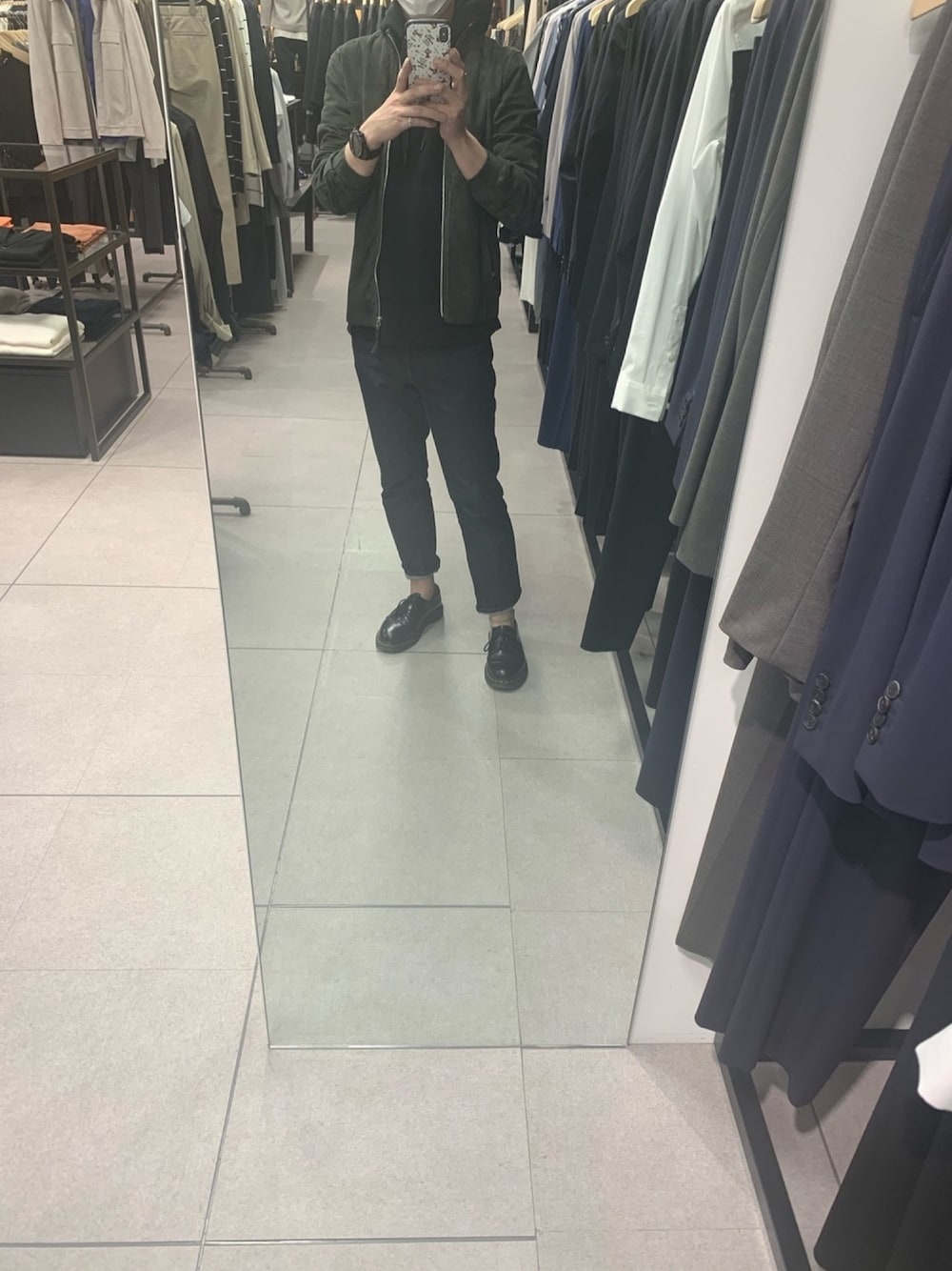 「はるコーデ」｜「theoryのアイテム（デニムパンツ、ブルー系）」を使った、タカワルドさん（メンズ・172cm）の春コーディネートの1枚目の写真