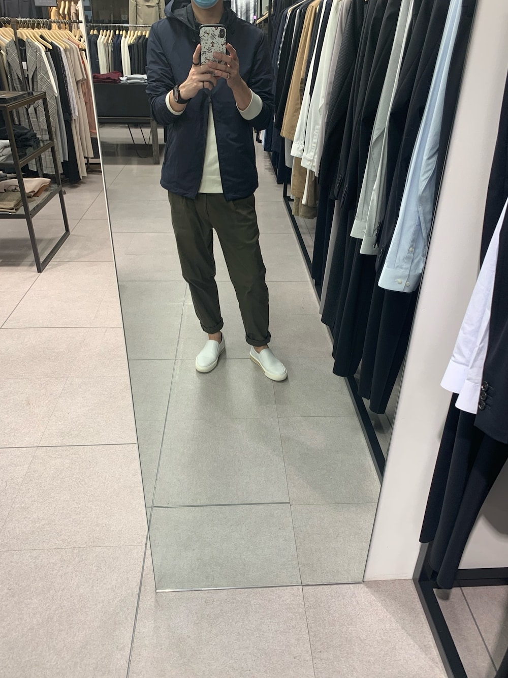 「カジュアルコーデ」｜「theoryのアイテム（パンツ、グリーン系）」を使った、タカワルドさん（メンズ・172cm）の秋コーディネートの1枚目の写真