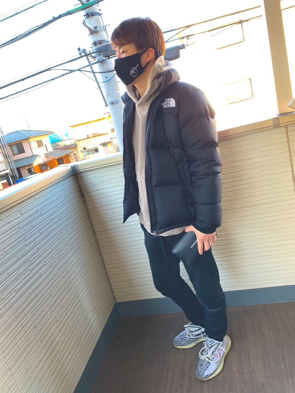 「シンプル、休日スタイル、ゆるコーデ、おしゃれさんと繋がりたい、THE NORTH FACE、ESSENTIALS、yeezy、BALENCIAGA、フォローお願いします」｜「THE NORTH FACEのアイテム（ダウンジャケット/コート、ブラック系）」を使った、ryutaroさん（メンズ・175cm）の冬コーディネートの1枚目の写真