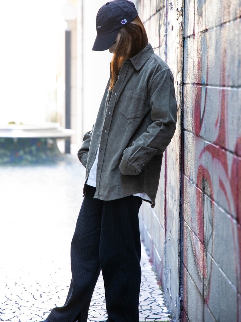 Championのアイテムを使った「コーデュロイシャツ」の人気ファッション
