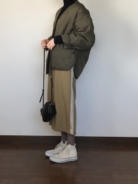 「リブニット」｜「アイテム（ミリタリージャケット）」を使った、エリカさん（レディース・158cm）の冬コーディネート