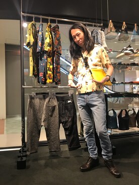 「アイテム（ボディバッグ/ウエストポーチ、イエロー系）」を使った、おかださん（メンズ・175cm）の夏コーディネート