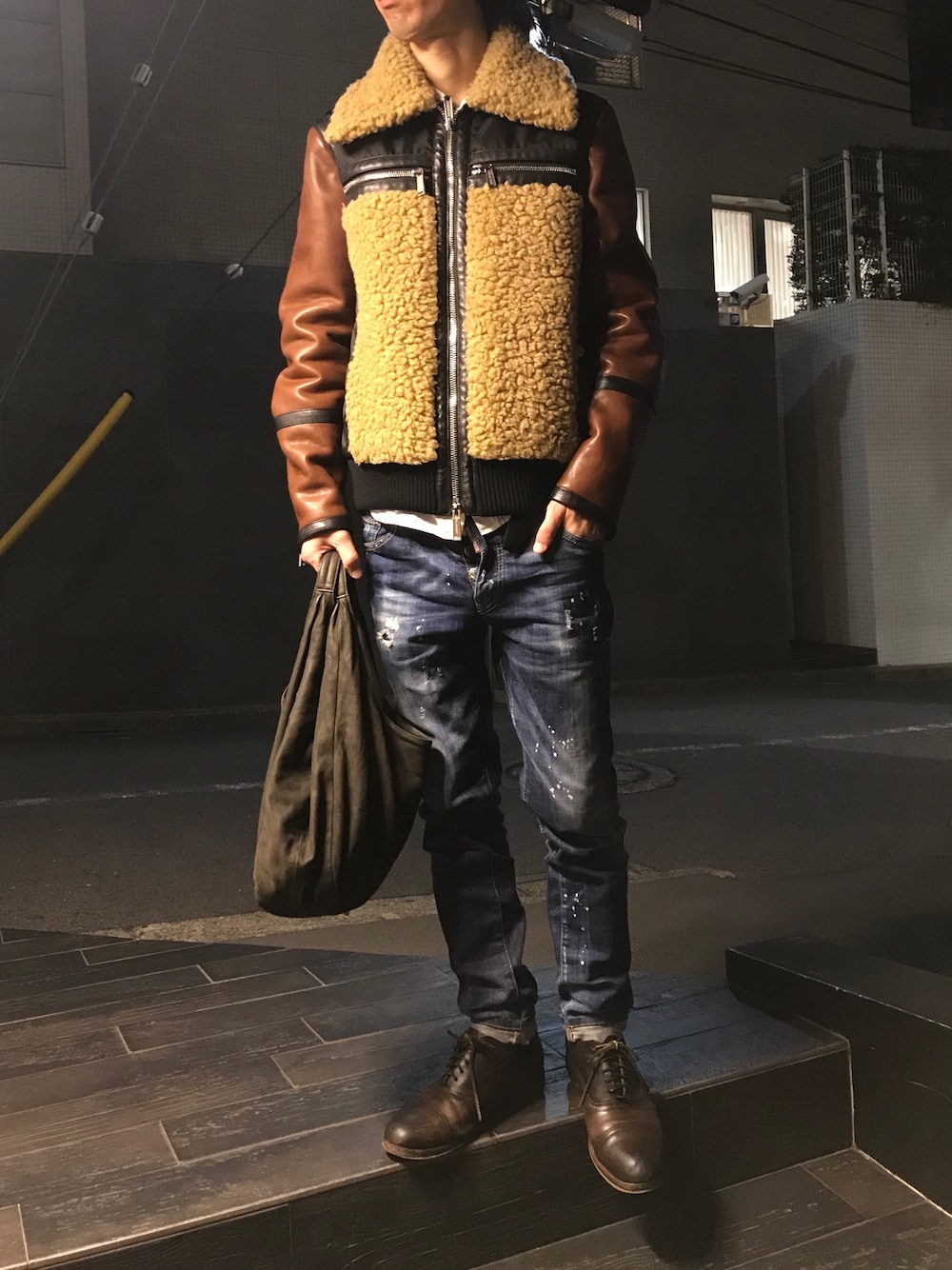 「アメカジ、ootd、オトナカジュアル、ブルゾン、ライダース、アウター、DSQUARED2、シンプル、ムートンコート、ダメージデニムパンツ」｜「DSQUARED2のアイテム（ジャケット/アウター、その他）」を使った、おかださん（メンズ・175cm）の秋コーディネートの1枚目の写真