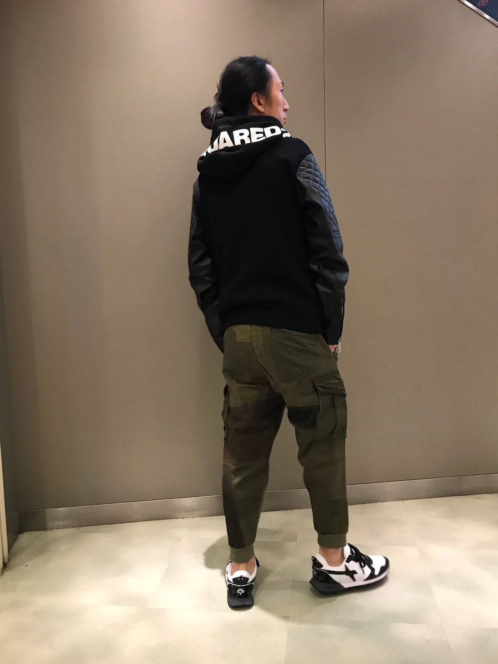 「DSQUARED2、パーカー、オトナカジュアル、春コーデ、春ブルゾン、ootd、おしゃれさんと繋がりたい、いいね、save、フォローお願いします🤑、アメカジコーデ、コラボ」｜「DSQUARED2のアイテム（ジャケット/アウター、ブラック系）」を使った、おかださん（メンズ・175cm）の春コーディネートの1枚目の写真