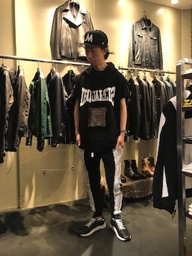 「DSQUARED2（ディースクエアード）のアイテム（トップス）」を使った、おかださん（メンズ・175cm）の春コーディネート