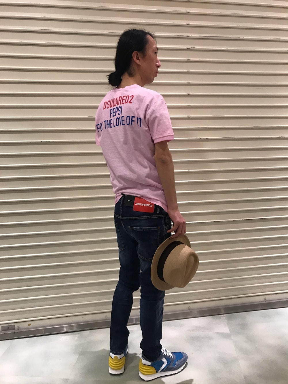 「ピンク、DSQUARED2、ビーチスタイル、西海岸、パナマハット、アメカジ、80s、90'sスタイル、ootd」｜「DSQUARED2のアイテム（Tシャツ/カットソー、ピンク系）」を使った、おかださん（メンズ・175cm）の春コーディネートの1枚目の写真