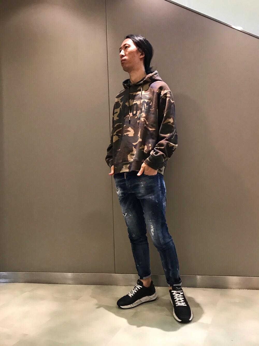 「DSQUARED2、秋のコーデ、パーカー、デニム、カモフラ、スニーカーコーデ、ootd、休日スタイル、アメカジコーデ、ファッションの力を信じよう」｜「DSQUARED2のアイテム（パーカー、その他）」を使った、おかださん（メンズ・175cm）の夏コーディネートの1枚目の写真