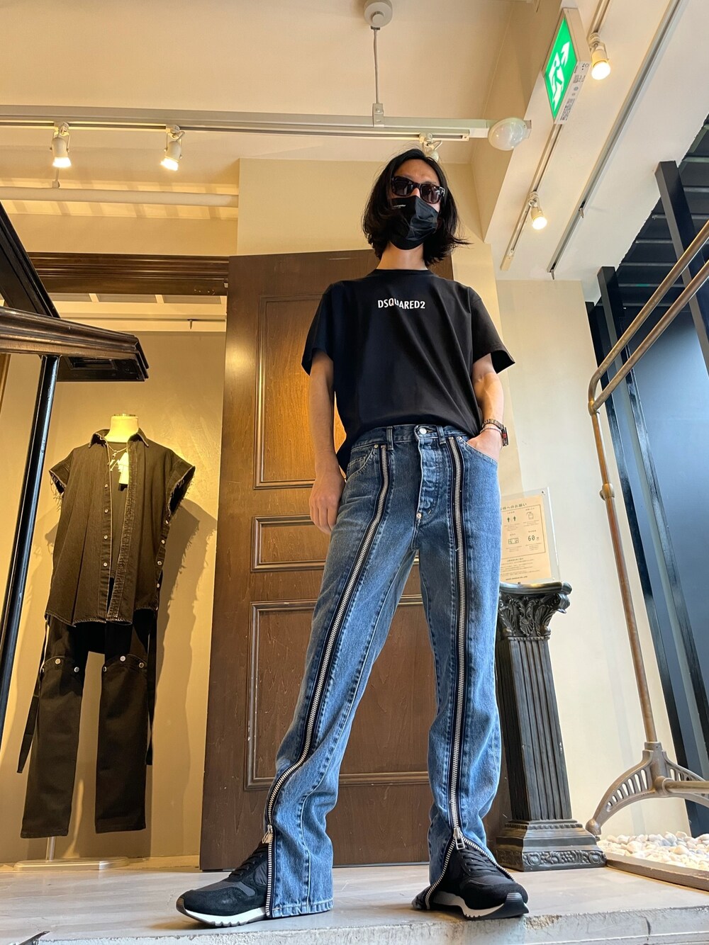 「これが私をアゲる服、シンプルコーデ、JOHN LAWRENCE SULLIVAN、DSQUARED2、VOILE BLANCHE、TOM FORD、初夏コーデ、モノトーンコーデ、ロゴT、ootd」｜「TOM FORDのアイテム（サングラス、ブラック系）」を使った、おかださん（メンズ・175cm）の春コーディネートの1枚目の写真