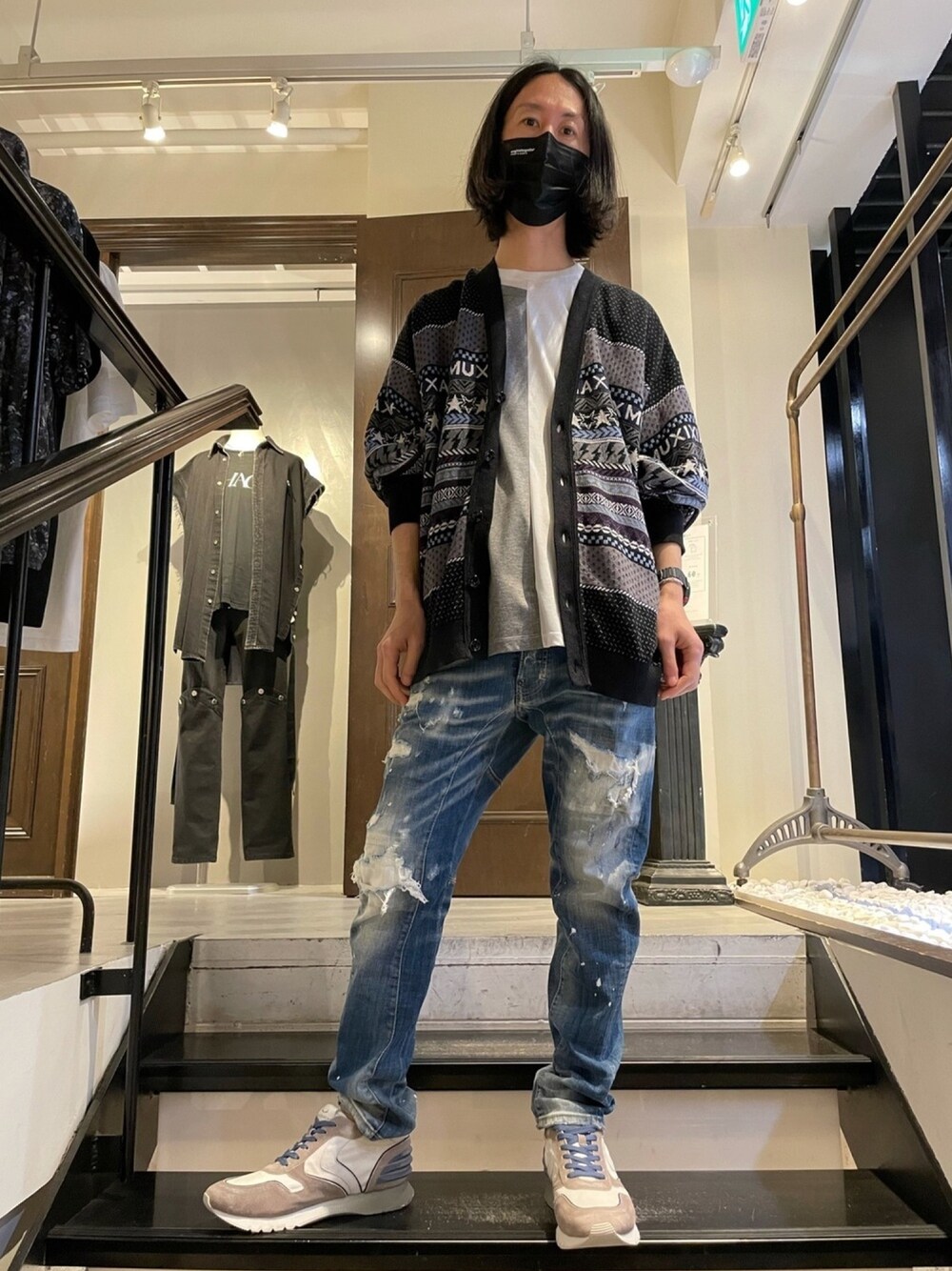 「LAD MUSICIAN、VOILE BLANCHE、DSQUARED2、カーディガン、ビッグシルエット、Tシャツ、スニーカー、これが私をアゲる服、ootd、休日コーデ」｜「LAD MUSICIANのアイテム（カーディガン/ボレロ、グレー系）」を使った、おかださん（メンズ・175cm）の春コーディネートの1枚目の写真