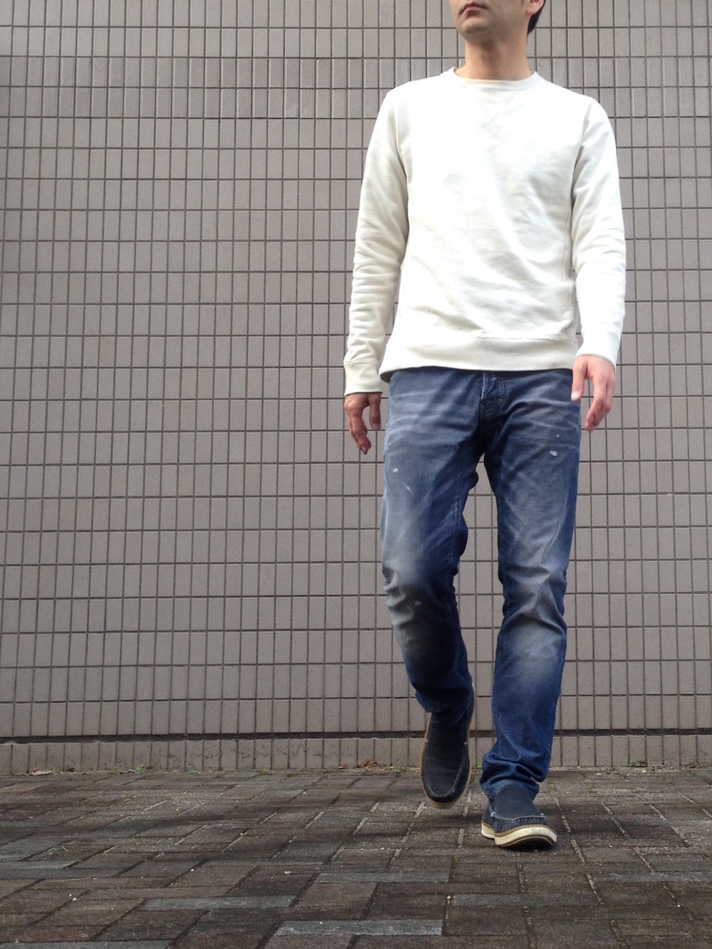 「B:MING by BEAMSのビーミング by ビームス / スウェットクルー（スウェット、ホワイト系）」を使った、Takaさん（メンズ・174cm）の秋コーディネートの1枚目の写真