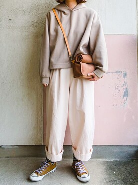 「消えそうな色コーデ」｜「アイテム（スウェット）」を使った、やぎの。さん（レディース・162cm）の春コーディネート