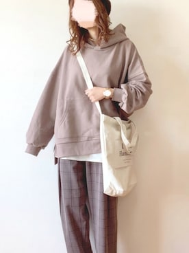 「Sheson（シーズン）のアイテム（スウェット）」を使った、TOMOさん（レディース・154cm）の秋コーディネート