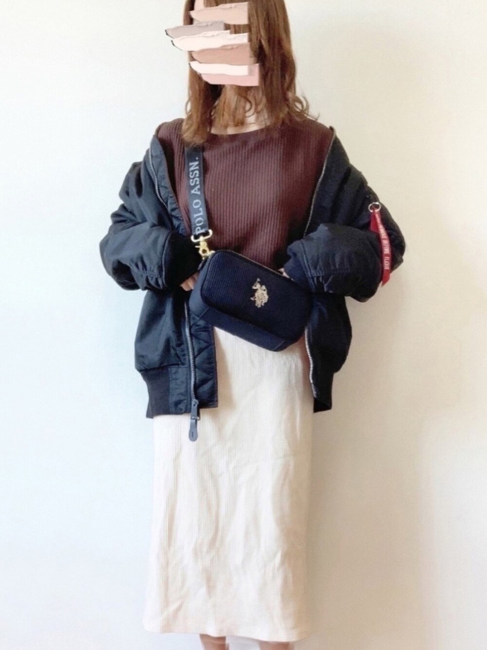 「大人カジュアル、MA-1、ブルゾン、低身長コーデ、リブニット、ワッフル、ショルダーバッグ、ロゴ、きれいめカジュアル」｜「classicalelfのワッフルサーマル プルオーバー（長袖）（Tシャツ/カットソー、ブラウン系）」を使った、TOMOさん（レディース・154cm）の秋コーディネートの1枚目の写真