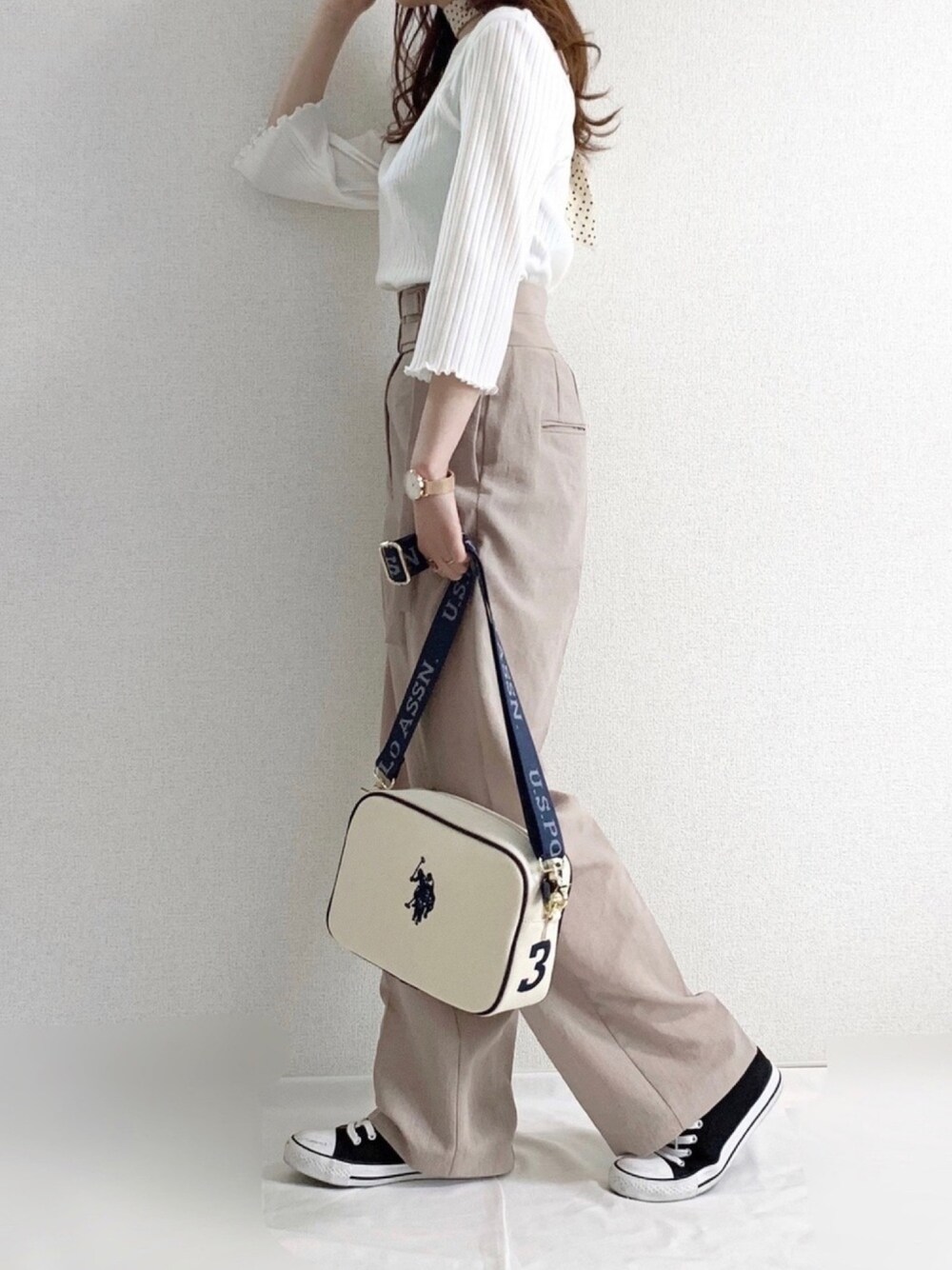 「laato、pairpair、U.S.POLO ASSN.、アシンメトリー、春夏コーデ、ワイドパンツ、ハイウエスト、ショルダーバッグ、オトナカジュアル、スニーカーコーデ」｜「PairPairのサテンキャミワンピース×リブTシャツセット（ワンピース、グリーン系）」を使った、TOMOさん（レディース・154cm）の春コーディネートの1枚目の写真