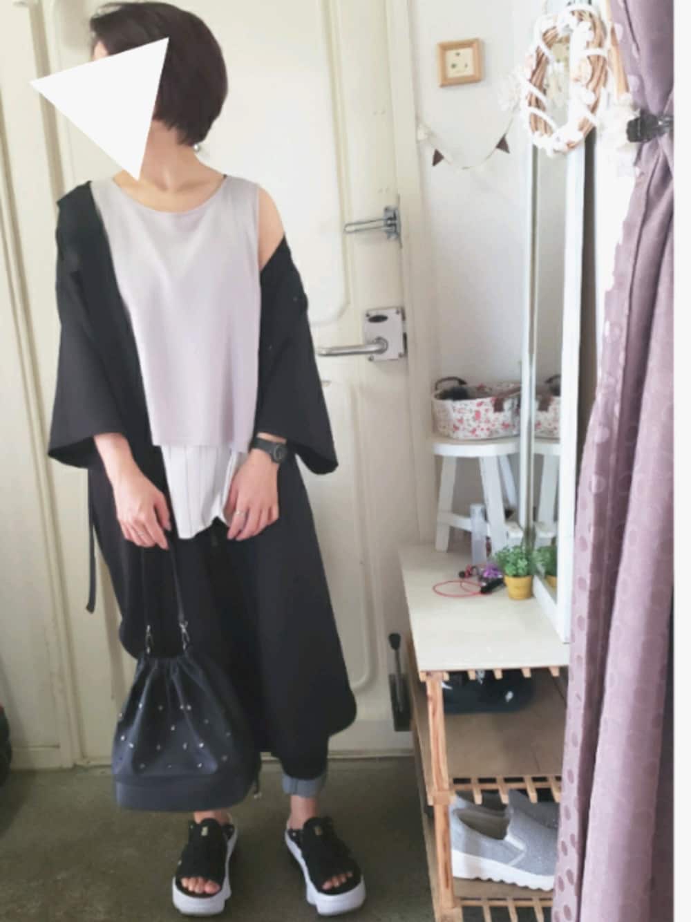 「夏コーデ、大人カジュアル、スキニーデニム、ナイキサンダル、ママコーデ、低身長、おしゃれさんと繋がりたい、黒、ショートヘア、147cm」｜「NIKEのナイキ エア マックス ココ ウィメンズサンダル / Nike Air Max Koko Women's Sandals CI8798-002 Black（サンダル、ブラック系）」を使った、ma.coさん（レディース・146cm）の夏コーディネートの1枚目の写真