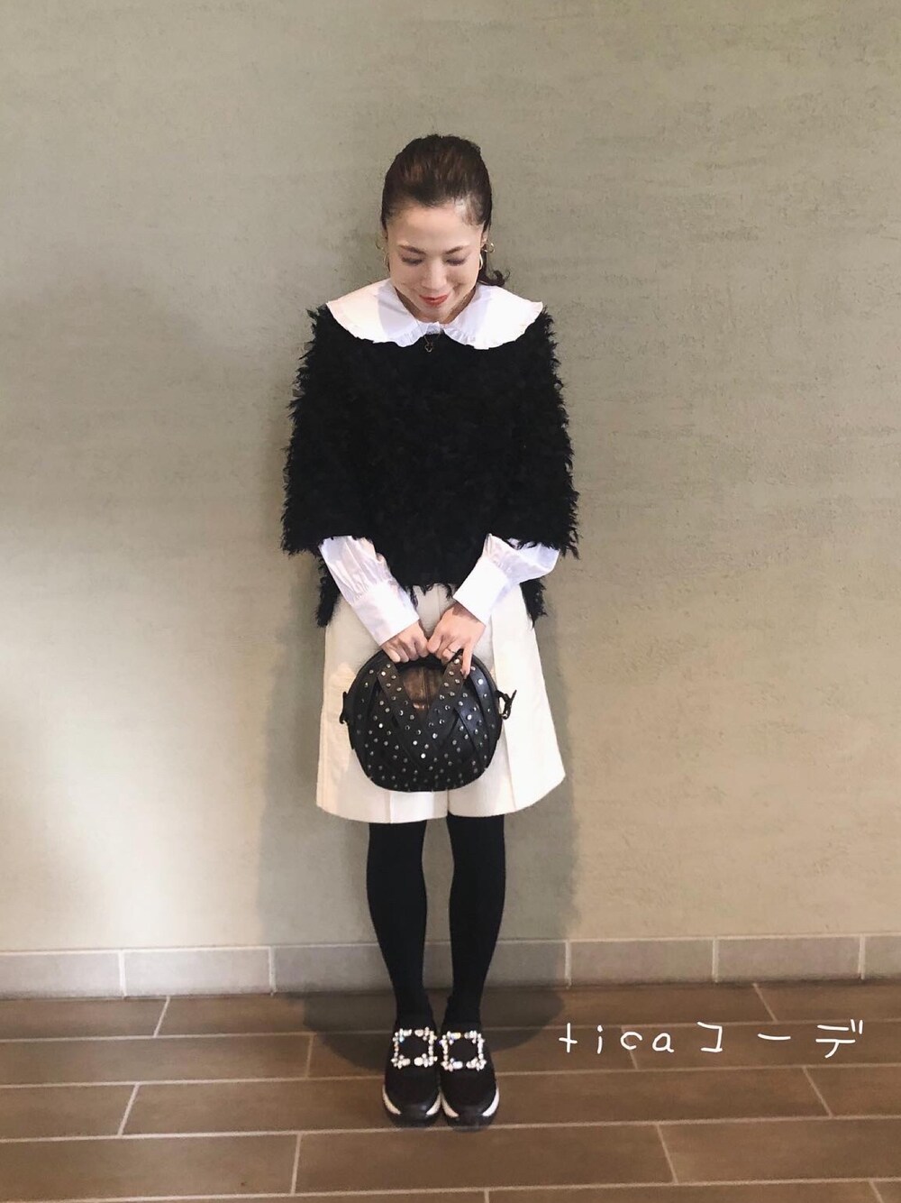 「モノトーンコーデ、大人ガーリー、ハーフパンツ」｜「SHE TOKYOのアイテム（シャツ/ブラウス、ブラック系）」を使った、ticaコーデさん（レディース・154cm）の春コーディネートの1枚目の写真