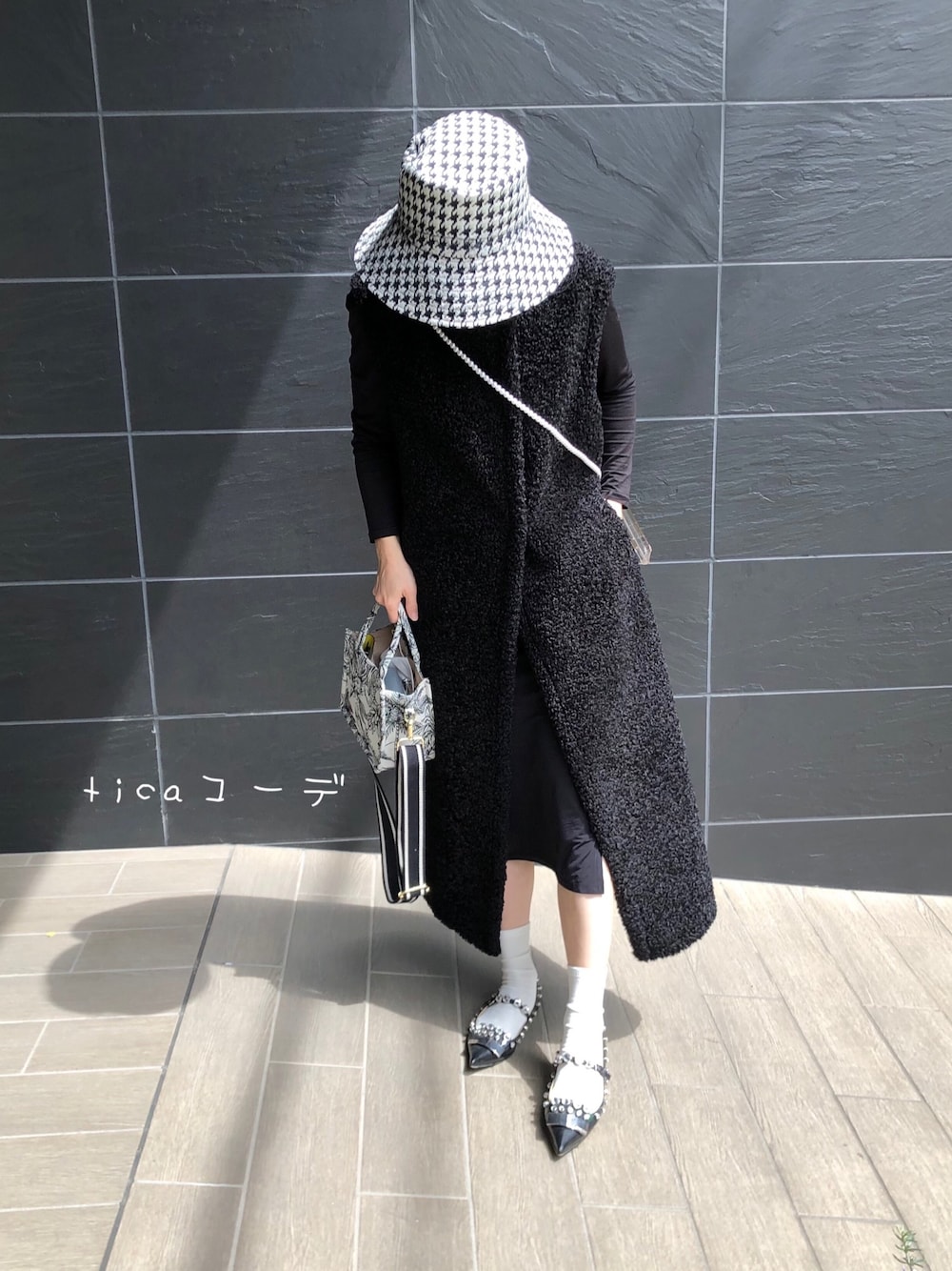 Diorのハットを使ったレディース人気ファッションコーディネート