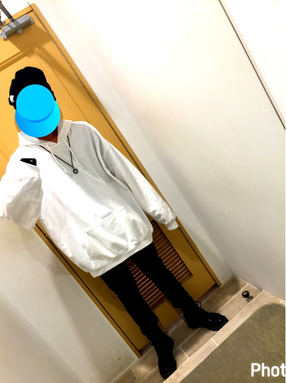 「スキニー、革靴、カジュアルコーデ」｜「UNIQLOのアイテム（その他パンツ、ブラック系）」を使った、藤井 毅さん（メンズ・179cm）の冬コーディネートの1枚目の写真