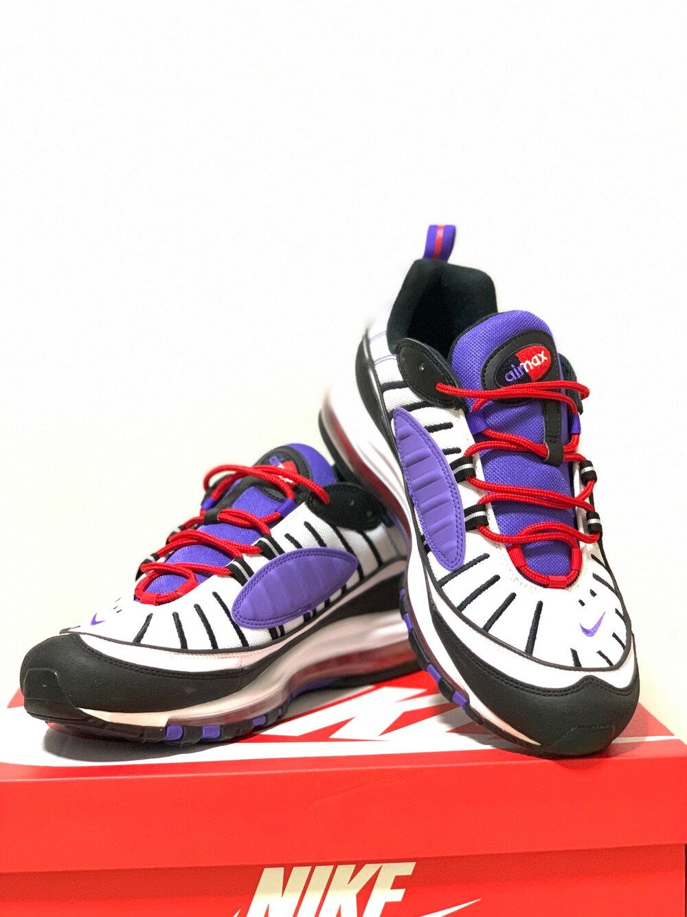 「NIKE、ナイキ、AIR MAX、エアマックス、エアマックス98、スニーカー」｜「NIKEのアイテム（スニーカー、ホワイト系）」を使った、sasakicksさん（メンズ・172cm）の冬コーディネートの1枚目の写真