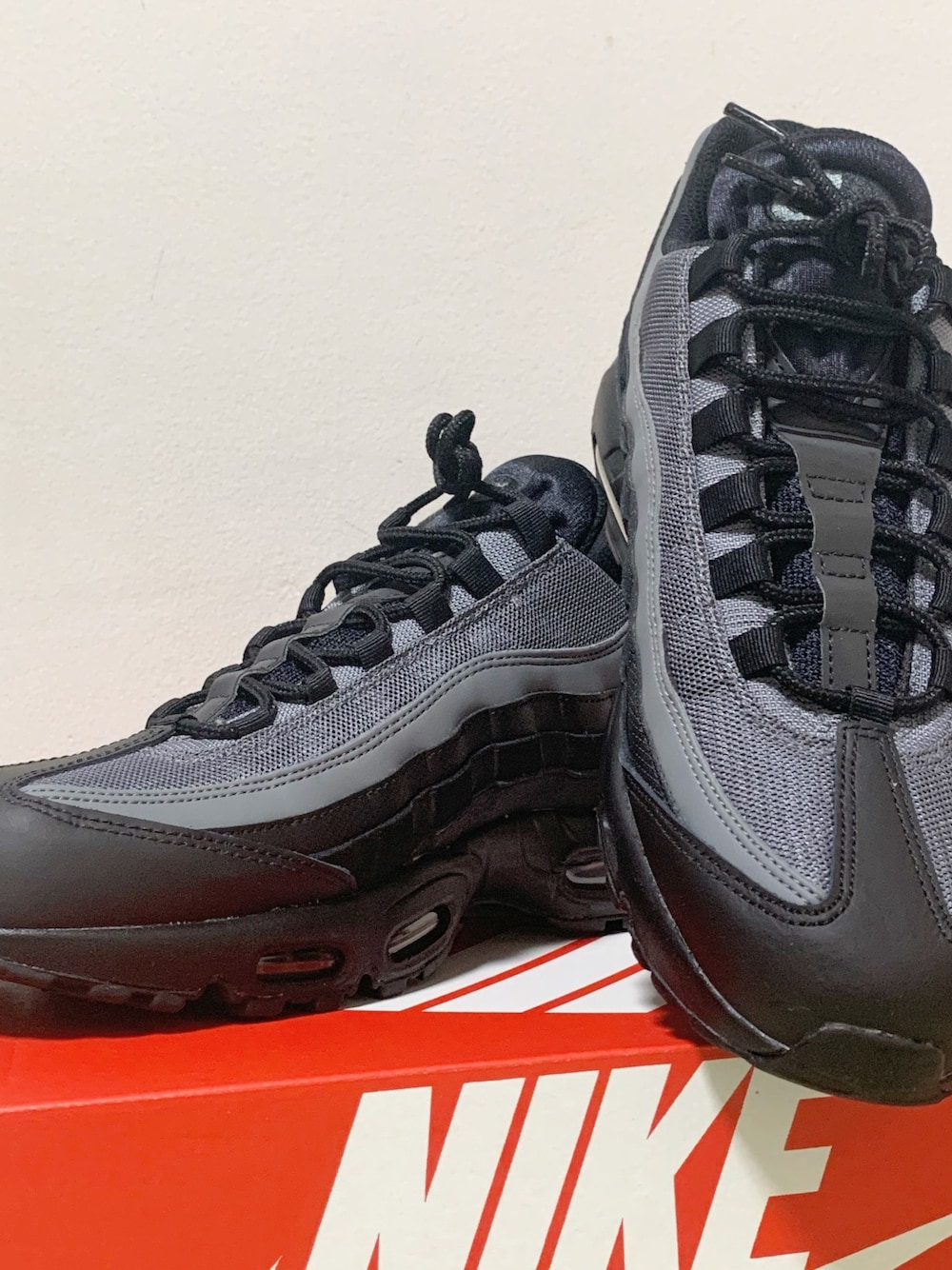 「NIKE、NIKE AIR MAX、AIR MAX、airmax95」｜「NIKEのNIKE/ナイキ エアマックス 95 エッセンシャル（スニーカー、ブラック系）」を使った、sasakicksさん（メンズ・172cm）の冬コーディネートの1枚目の写真