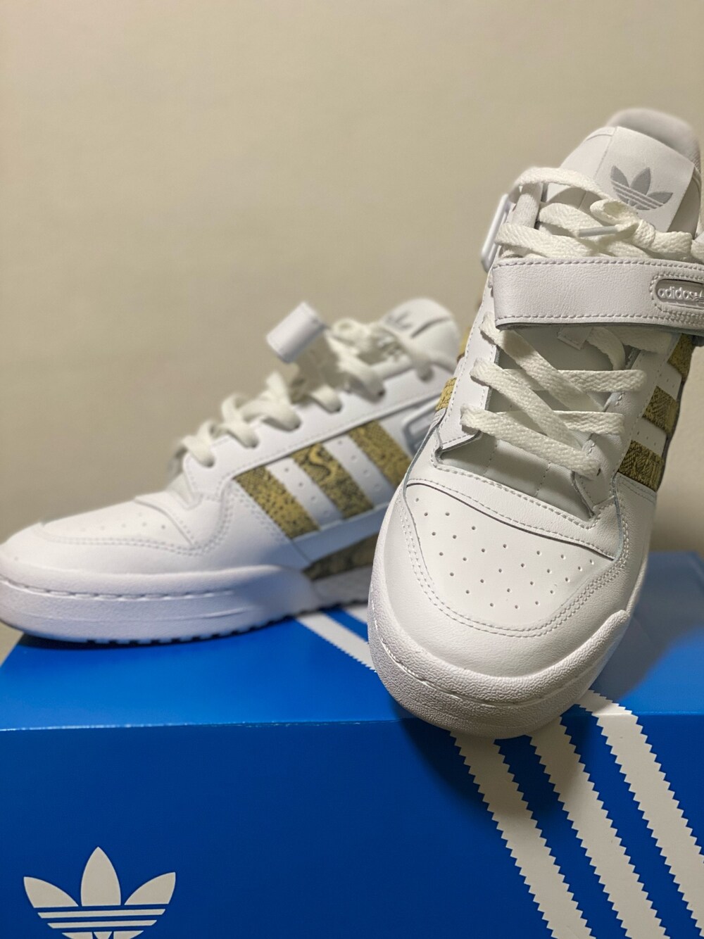 「adidas、アディダス、スニーカー、フォーラム、forum low」｜「adidasのアイテム（スニーカー、ホワイト系）」を使った、sasakicksさん（メンズ・172cm）の冬コーディネートの1枚目の写真