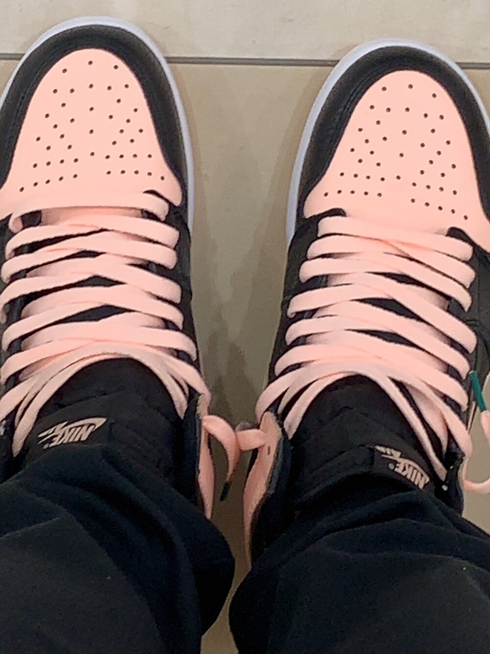 「NIKE、ナイキ、AIR JORDAN、aj1、エアジョーダン、スニーカー、ピンク」｜「NIKEのアイテム（スニーカー、ピンク系）」を使った、sasakicksさん（メンズ・172cm）の冬コーディネートの1枚目の写真