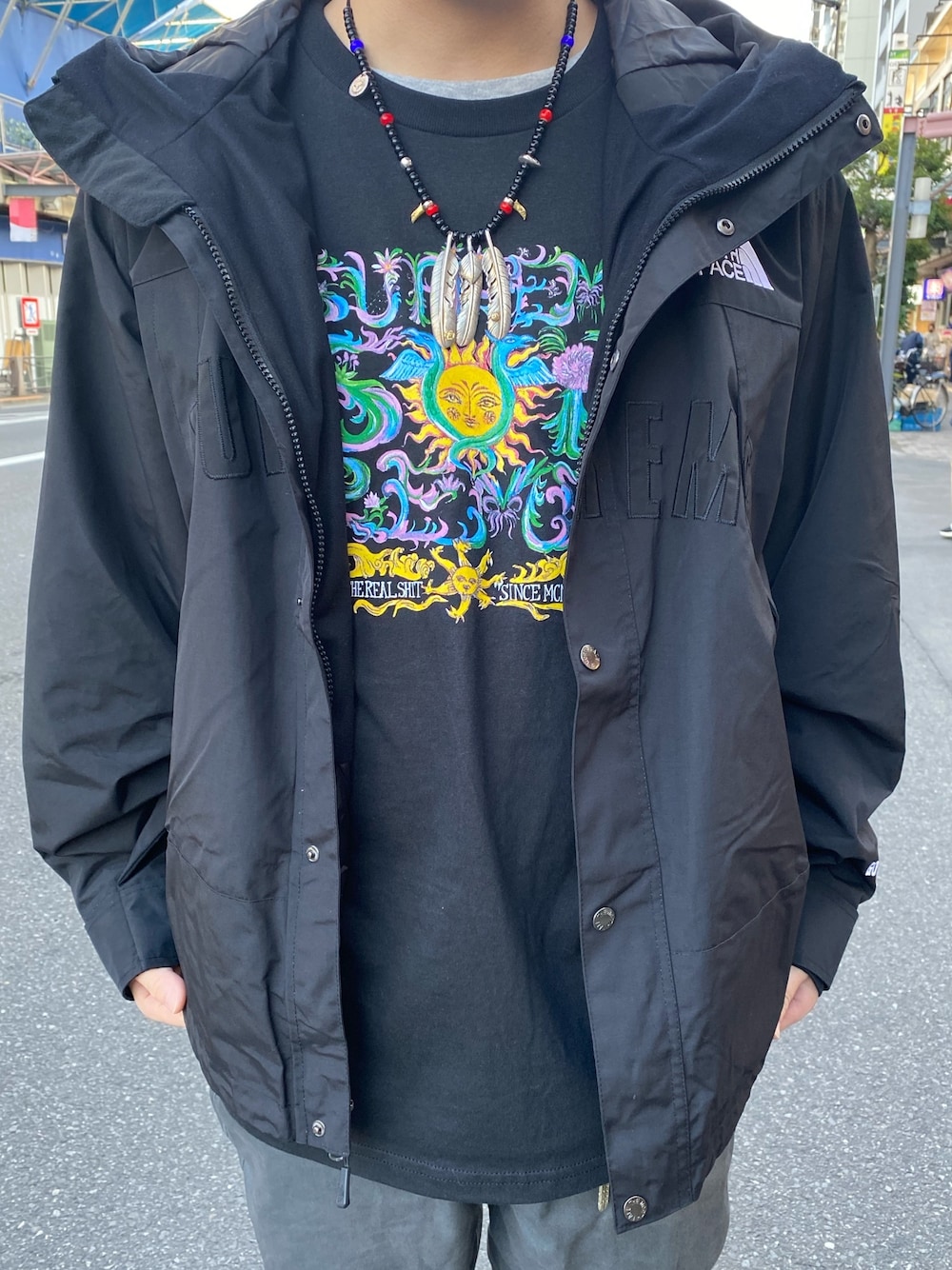 「supreme、シュプリーム、シュプリーム×ノースフェイス、Supreme x The North Face、ストリート、ストリートファッション」｜「Supreme のアイテム（マウンテンパーカー、ブラック系）」を使った、sasakicksさん（メンズ・172cm）の冬コーディネートの1枚目の写真