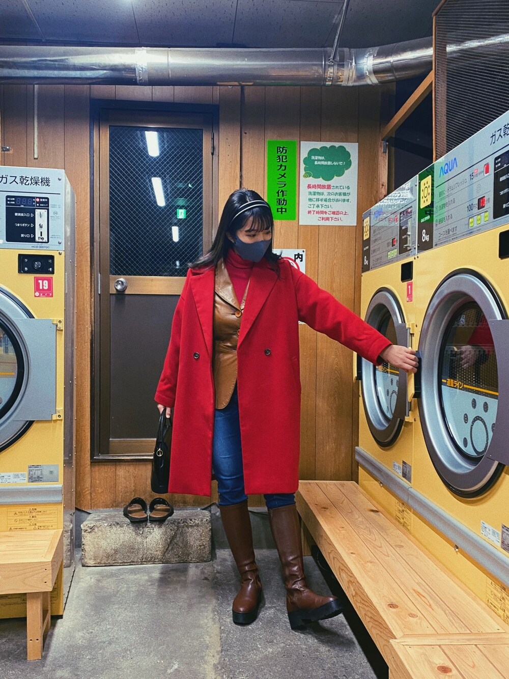 「赤、赤ニット、赤コーデ、R&E、コインランドリー、古着、レトロ、red」｜「AMERICAN HOLICのアイテム（ジャケット/アウター、レッド系）」を使った、OsarunoAkaneさん（レディース・165cm）の冬コーディネートの1枚目の写真